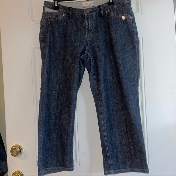 ❤️2/$15 or 3/$26❤️ Lane Bryant Venezia Denim Crop Pants, Size 16 - Picture 1 of 10